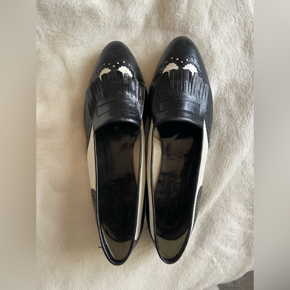 Beautiful vintage two tone loafers
